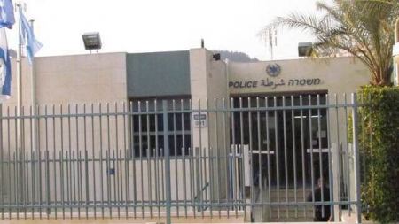 القدس: اعتقال مشتبه حاول اغتصاب فتاة (16 عاما) بمنزلها